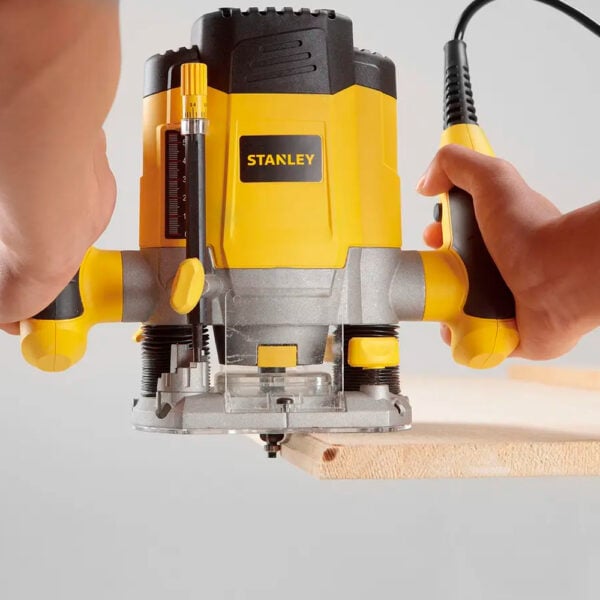 DTD5MjlE51-Ruteadora_Electrica_1200W_+_6_Fresas_SRR1200-B2C_Dewalt_1013098_4